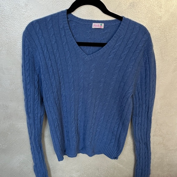 Pink Pineapple Sweaters - Vintage Pink 🍍 V-Neck Cable Cashmere Sweater - Blue sz large